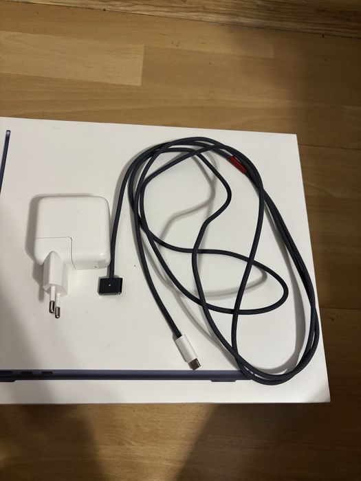 MacBooka Air 13.6 cala