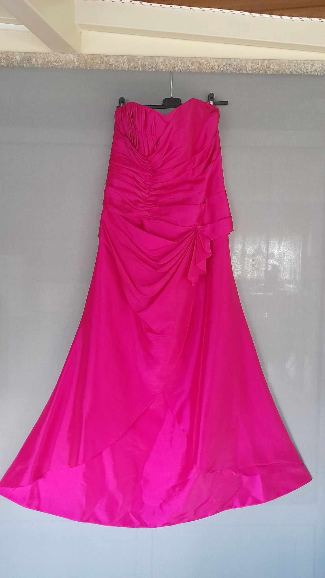 Vestido de cerimónia rosa choque