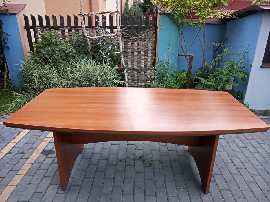 stół konferencyjny