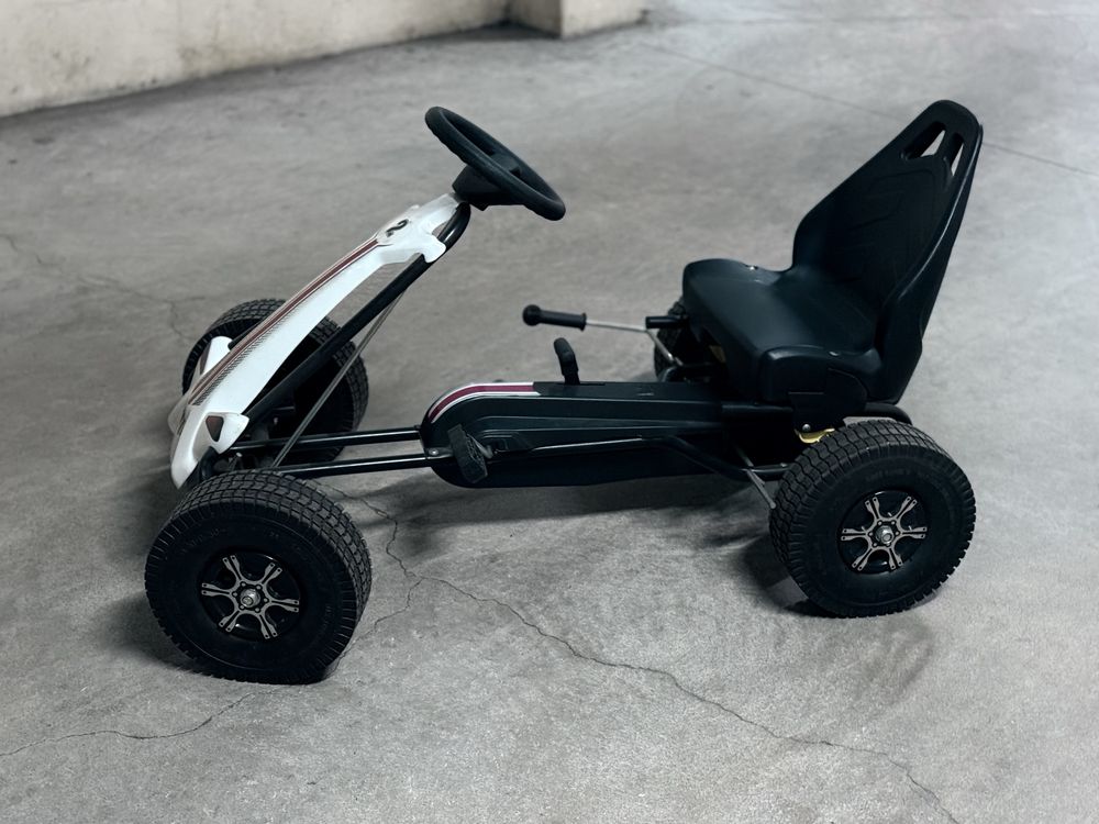 Kart de criança a pedais