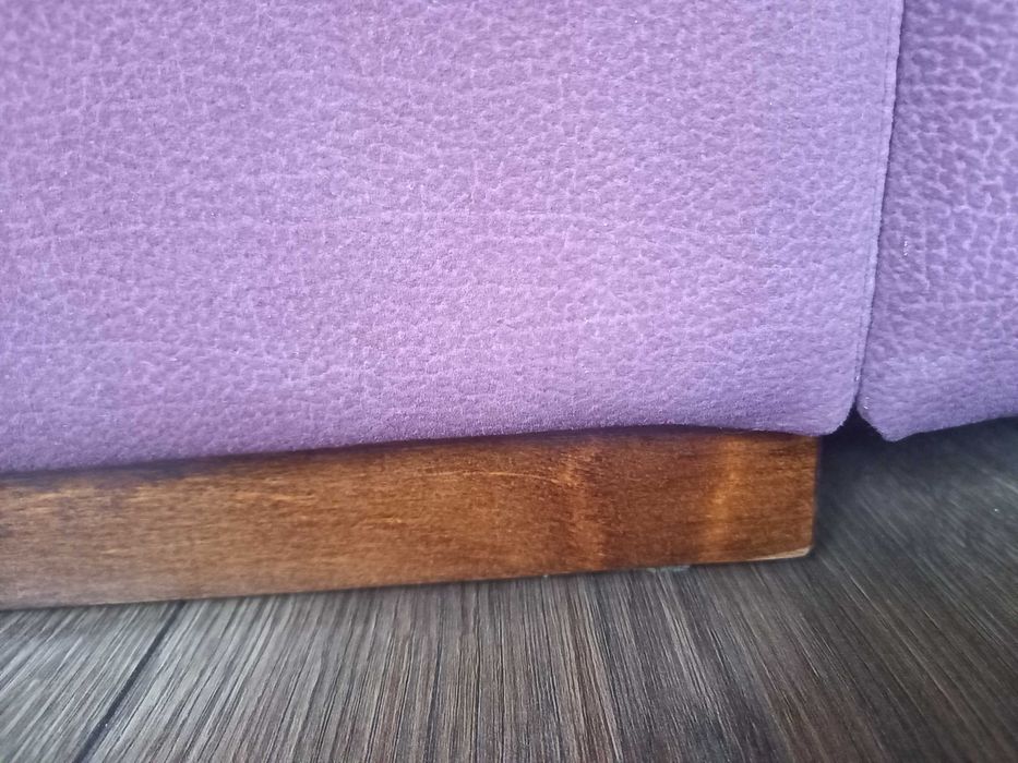 Fioletowy fotel Bizzarto