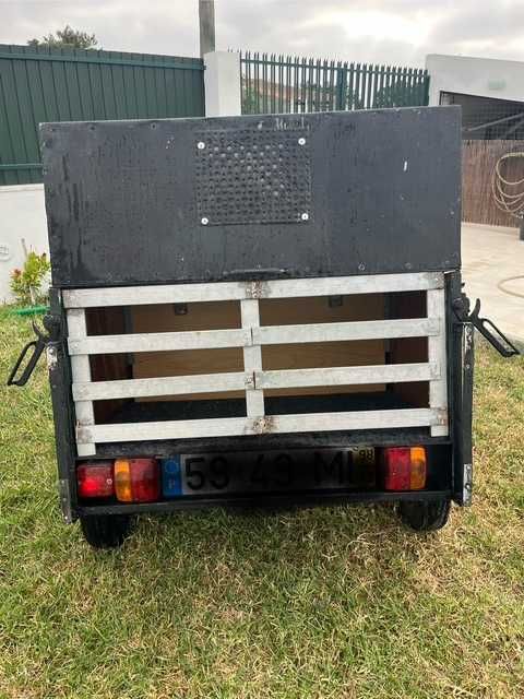 Reboque para transporte de animais
