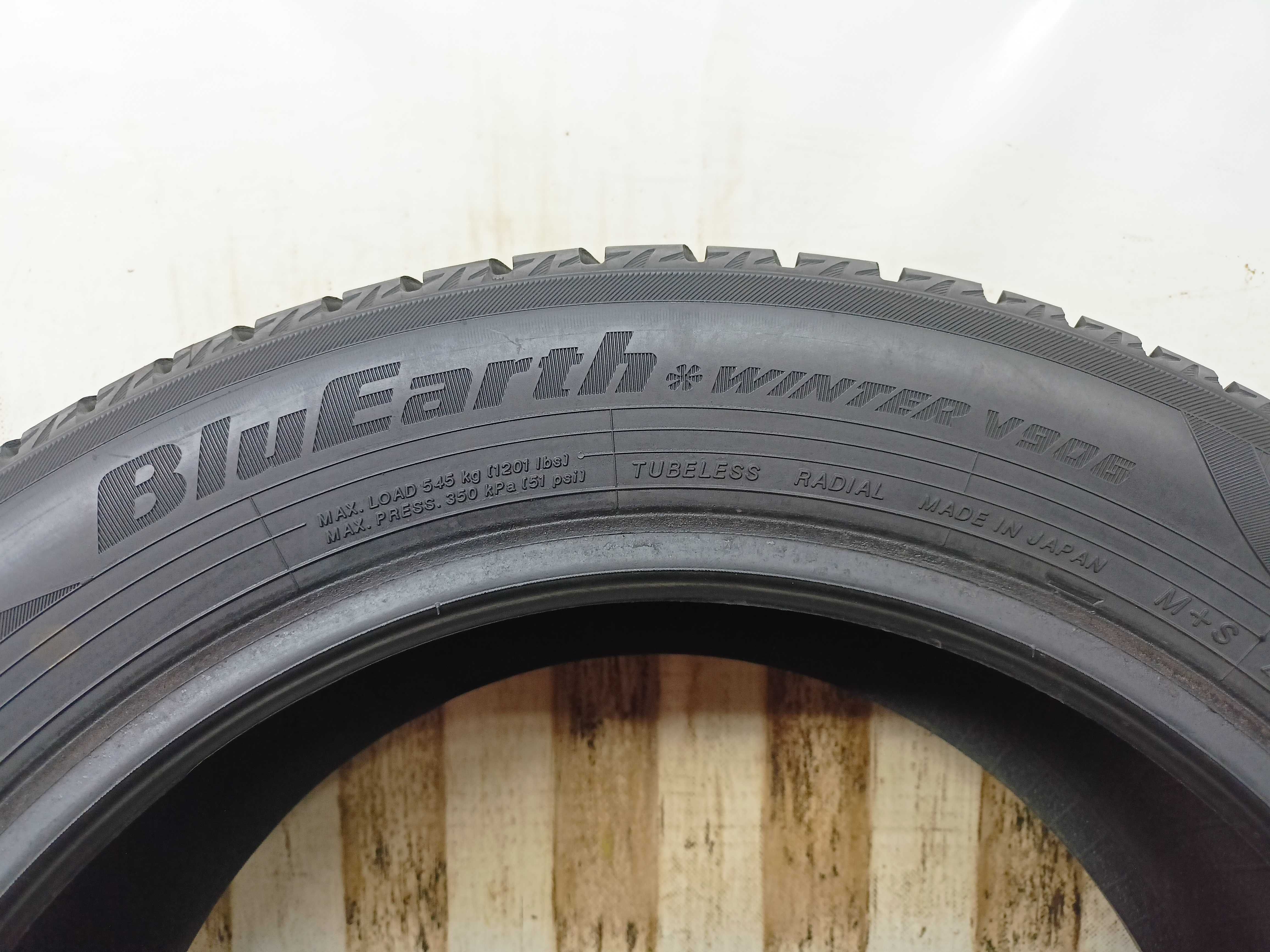 Yokohama BluEarth Winter 195/55/16 22r. 87H 8,2mm (4575)