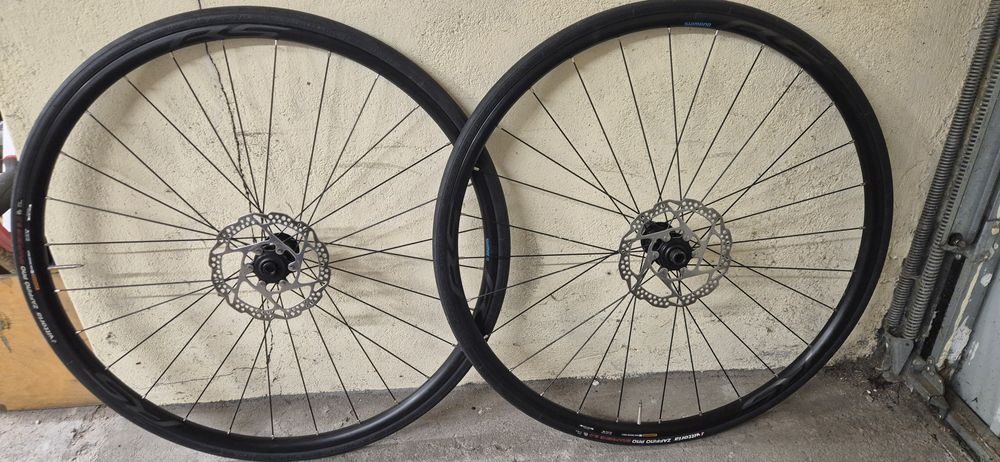 Nowe kola Shimano wh-rs171 z tarczami i oponami.