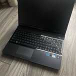 Laptop Samsung z ładowarką