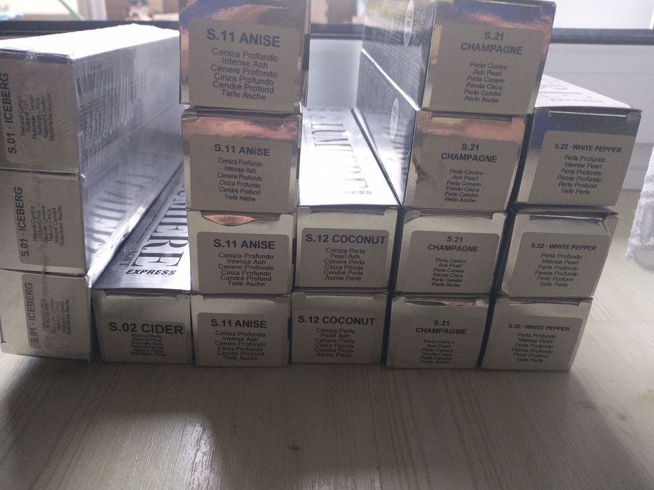 Innowacyjny toner do włosów Tahe Lumiere Express Soft 
Tahe LUMIERE E