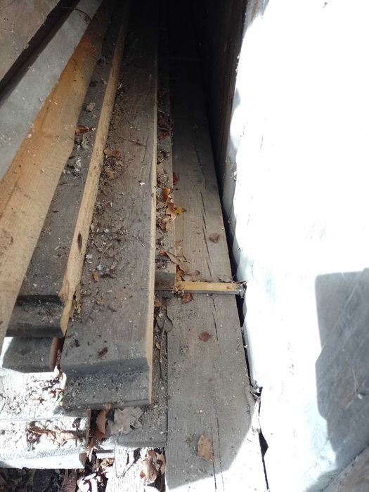 dyle bale z rozbiórki  sosnowe 80 lat 2,30-3 m 17x 18x9cm starordzew