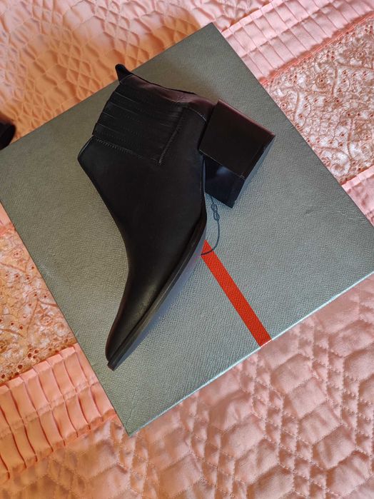 Новые женские ботинки-ботильйоны из натуральной кожи