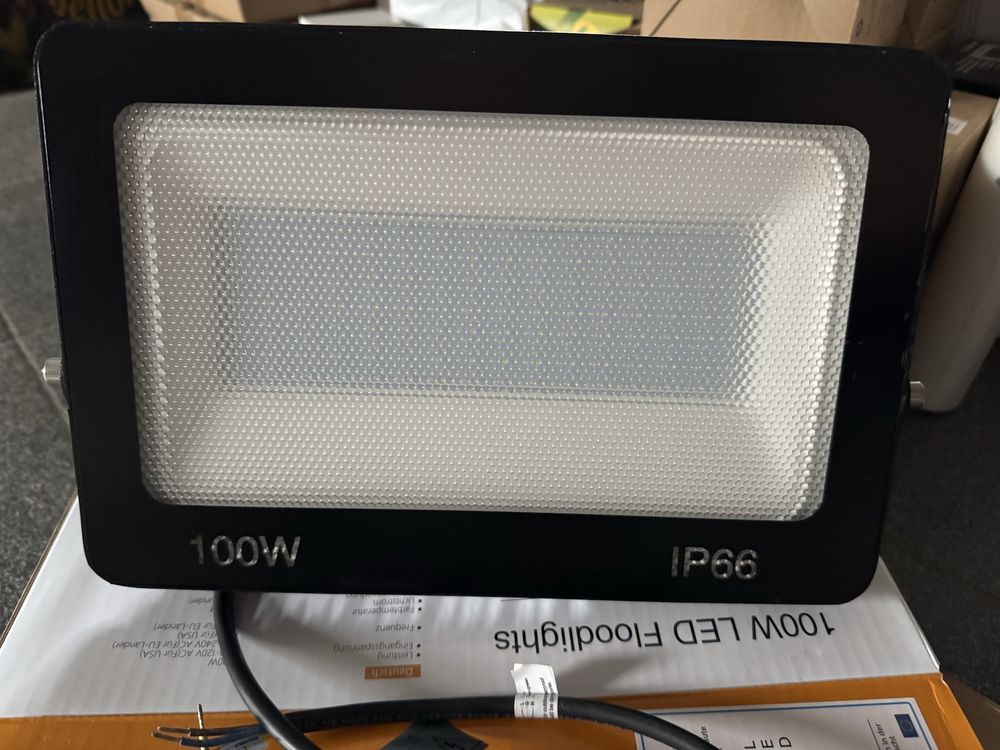 Lampa halogen 100 W garaż hala podwórko