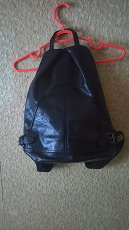 рюкзак женский черного цвета