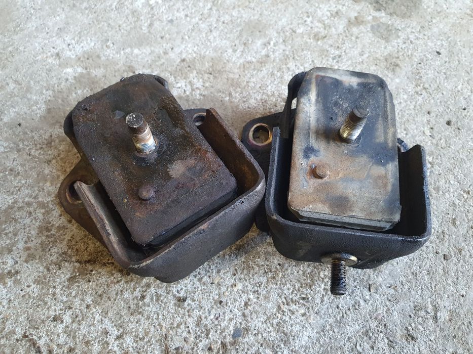 MITSUBISHI PAJERO SPORT L200 galloper 2.5 td 4d56 poduszka silnika