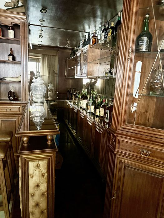 Movel BAR em madeira maciça e pele