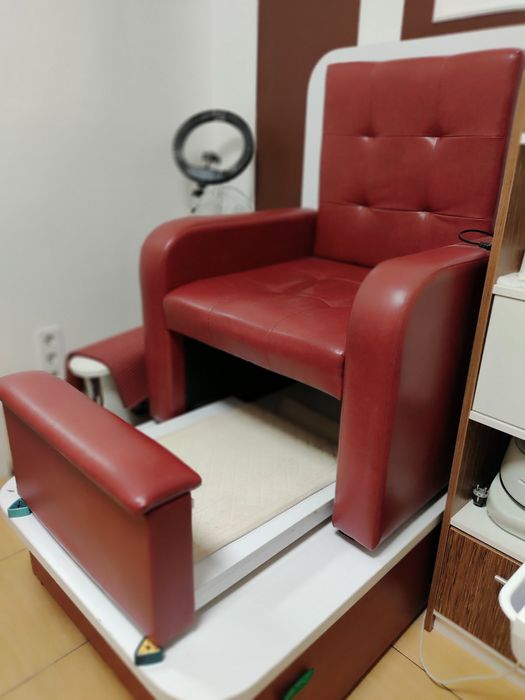 Педикюрне крісло, крісло для педикюру з подіумом