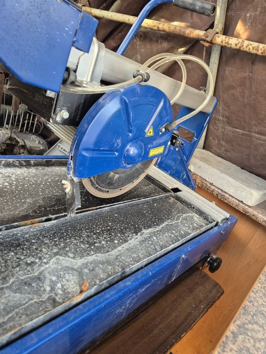 Przecinarka (piła) do płytek stołowa, woda.