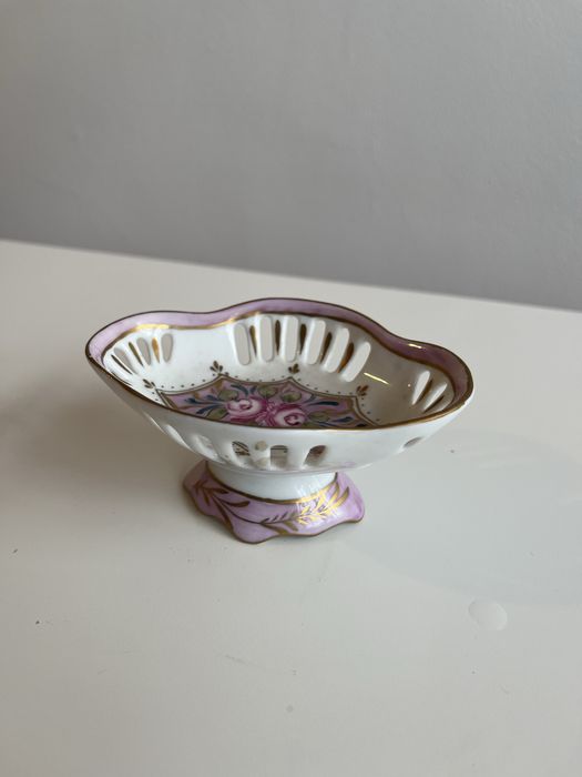 Pequeno preto/cesta em Porcalena pintado à mão