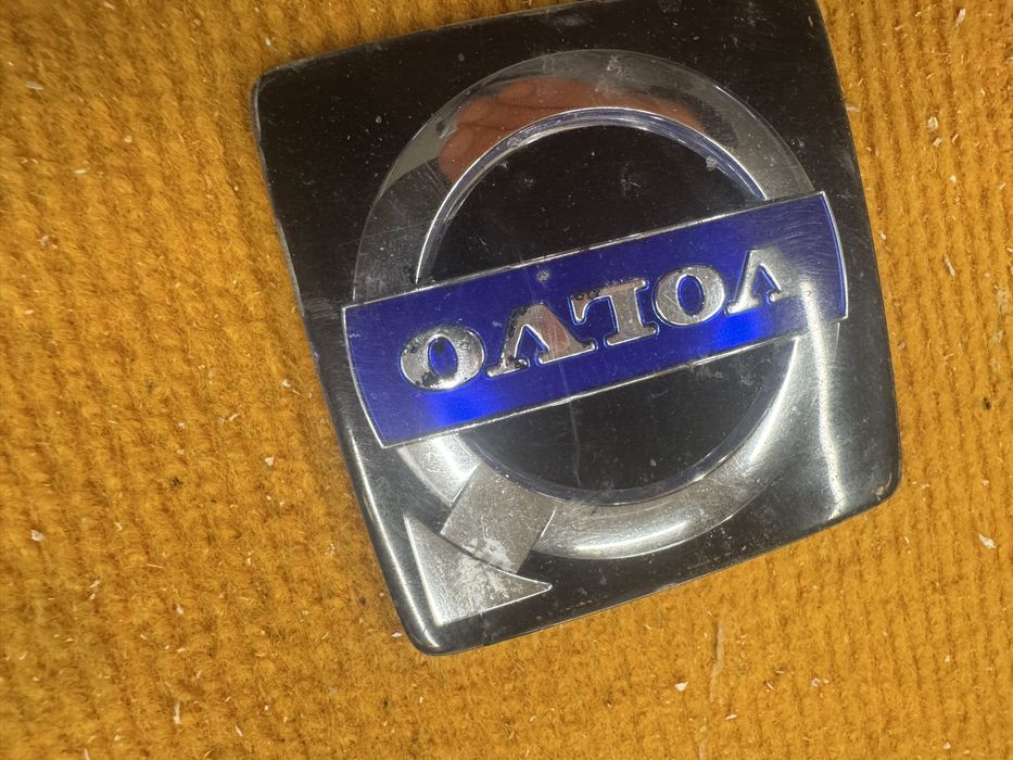 Emblemat volvo grill