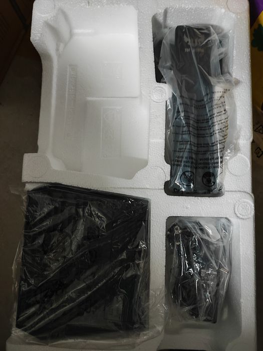 Monitor Asus TUF gaming 24 polegadas partido