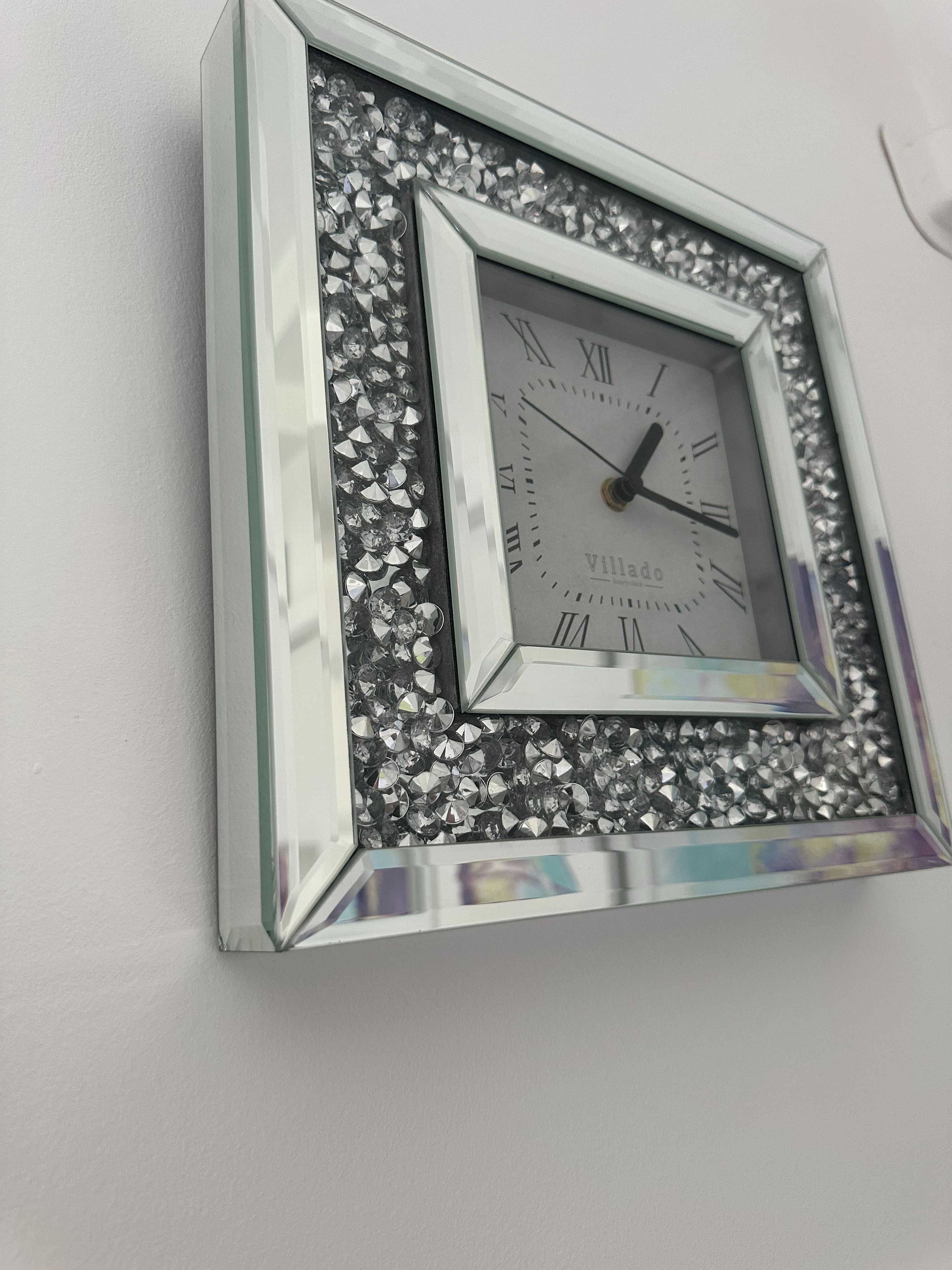 Lustrzany zegar ścienny z kryształkami marki Villado