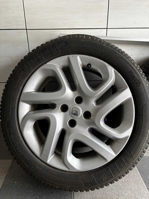 Komplet felg aluminiowych 17' Renault Captur+opony zimowe.