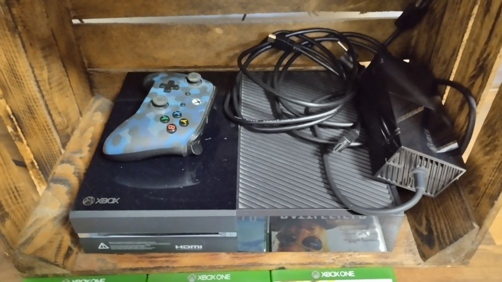 Xbox one 500 GB + 5 gier