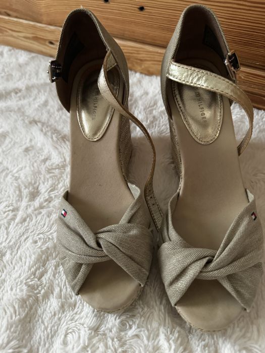 Buty na koturnie Tommi Hilfiger 37