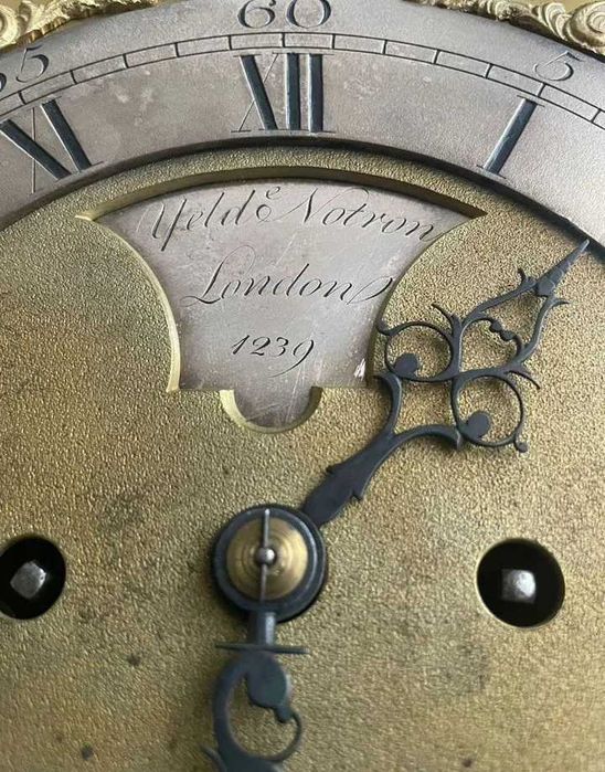 Zabytkowy angielski zegar kominkowy