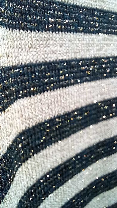 Vestido novo da Trafaluc/zara com fios dourados, em malha grossa.