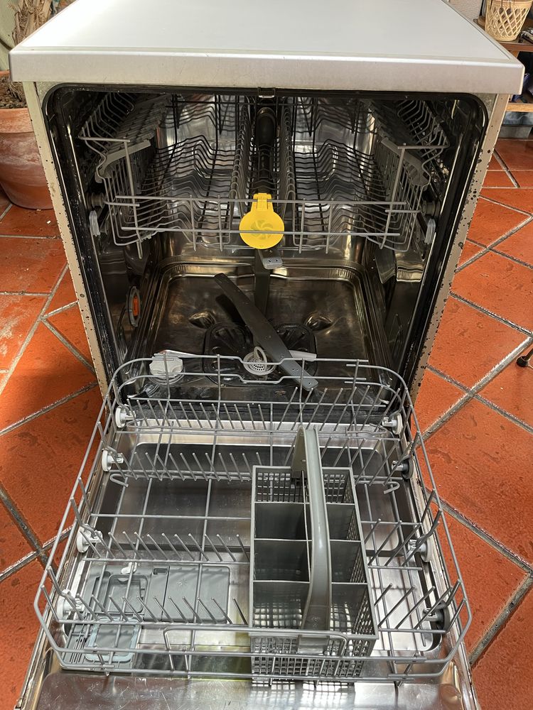Máquina de lavar loiça AEG