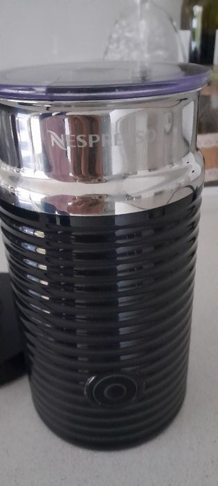Milk Nespresso frother black