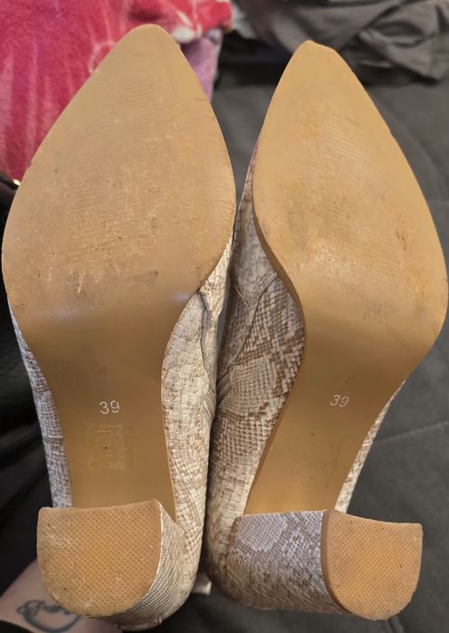 Botki we  wzór skóry węża