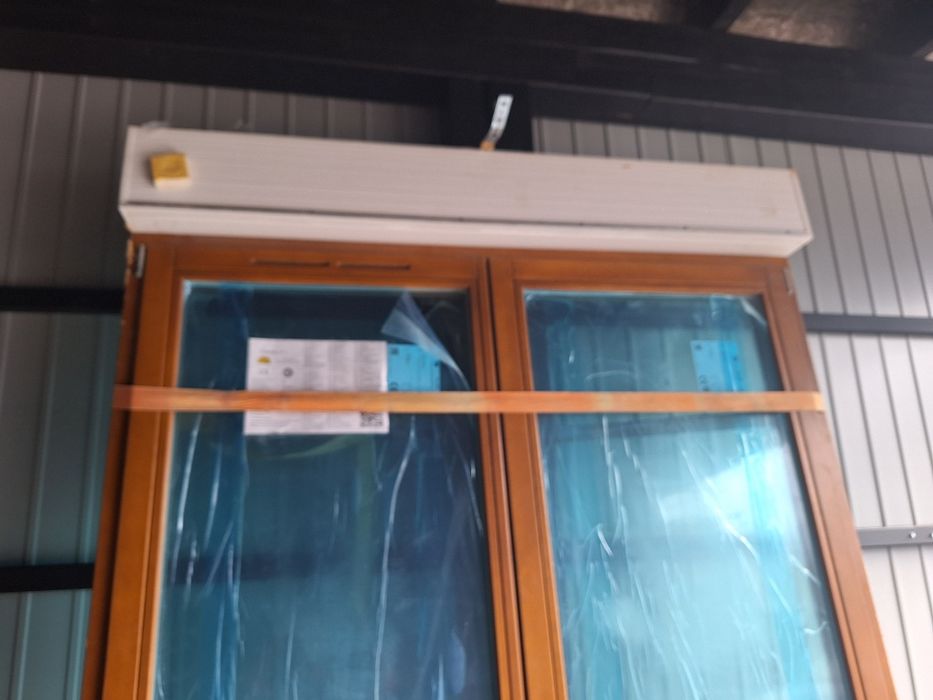 Drewniane okno z demontażu