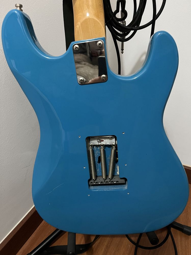 Guitarra electrica invertida