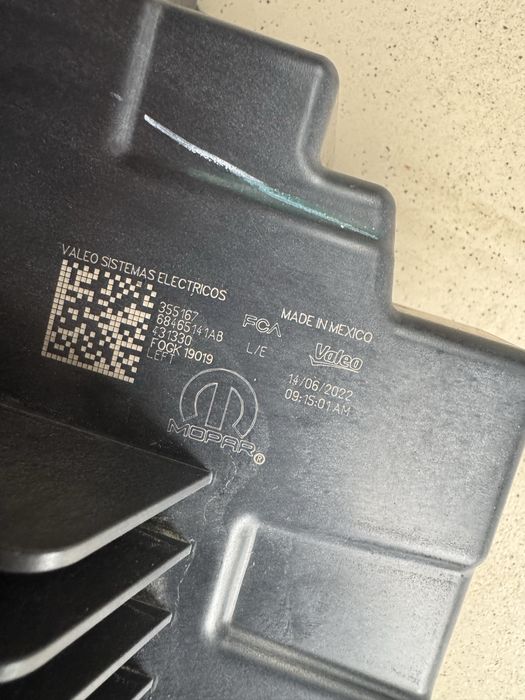 Протитуманна фара птф ліва Jeep Grand Cherokee WL