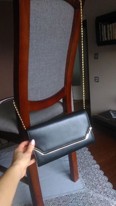 Torebka kopertówka na łańcuszku damska elegancka