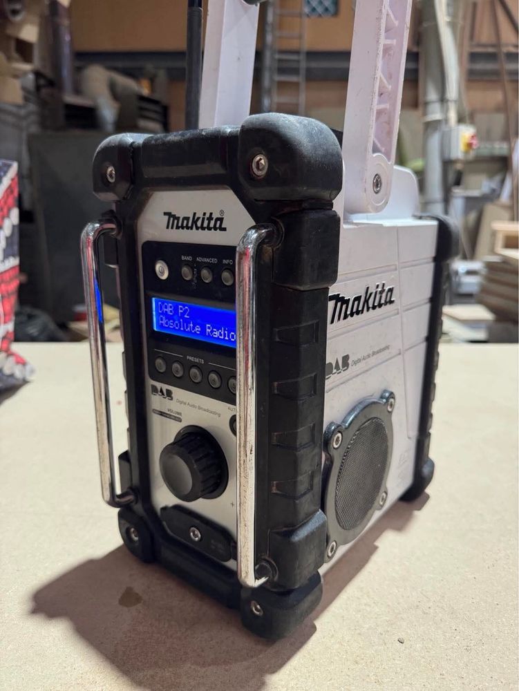 Makita dmr109 radio