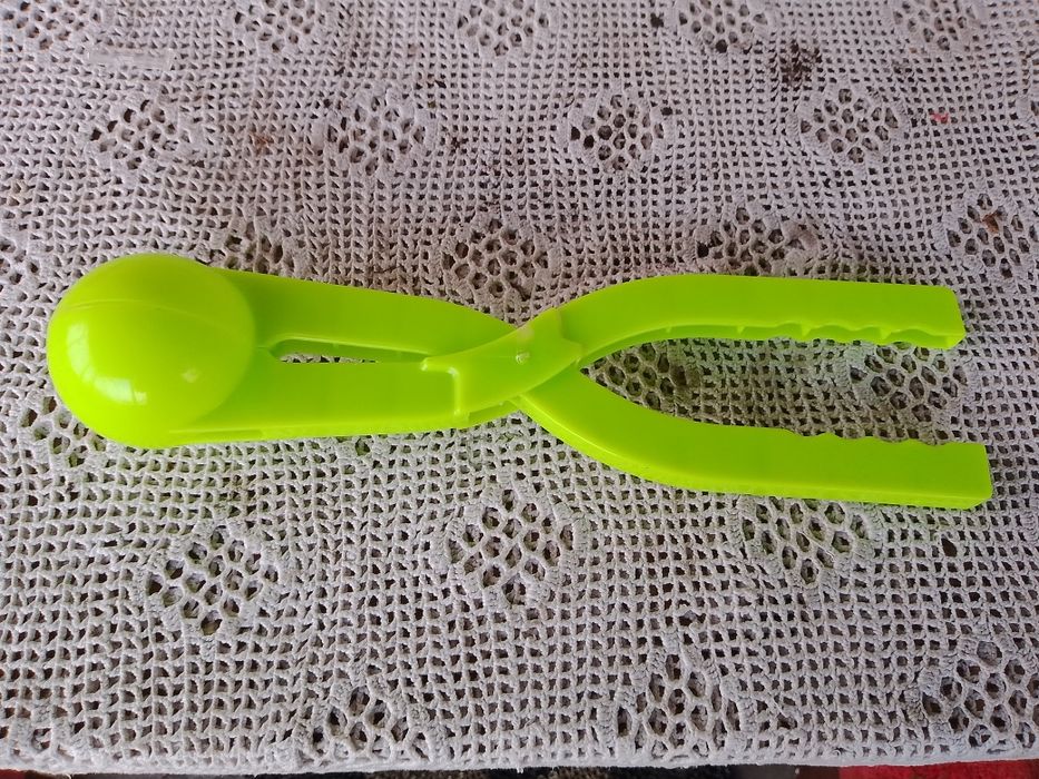 Сніжколіп для гри в сніжки