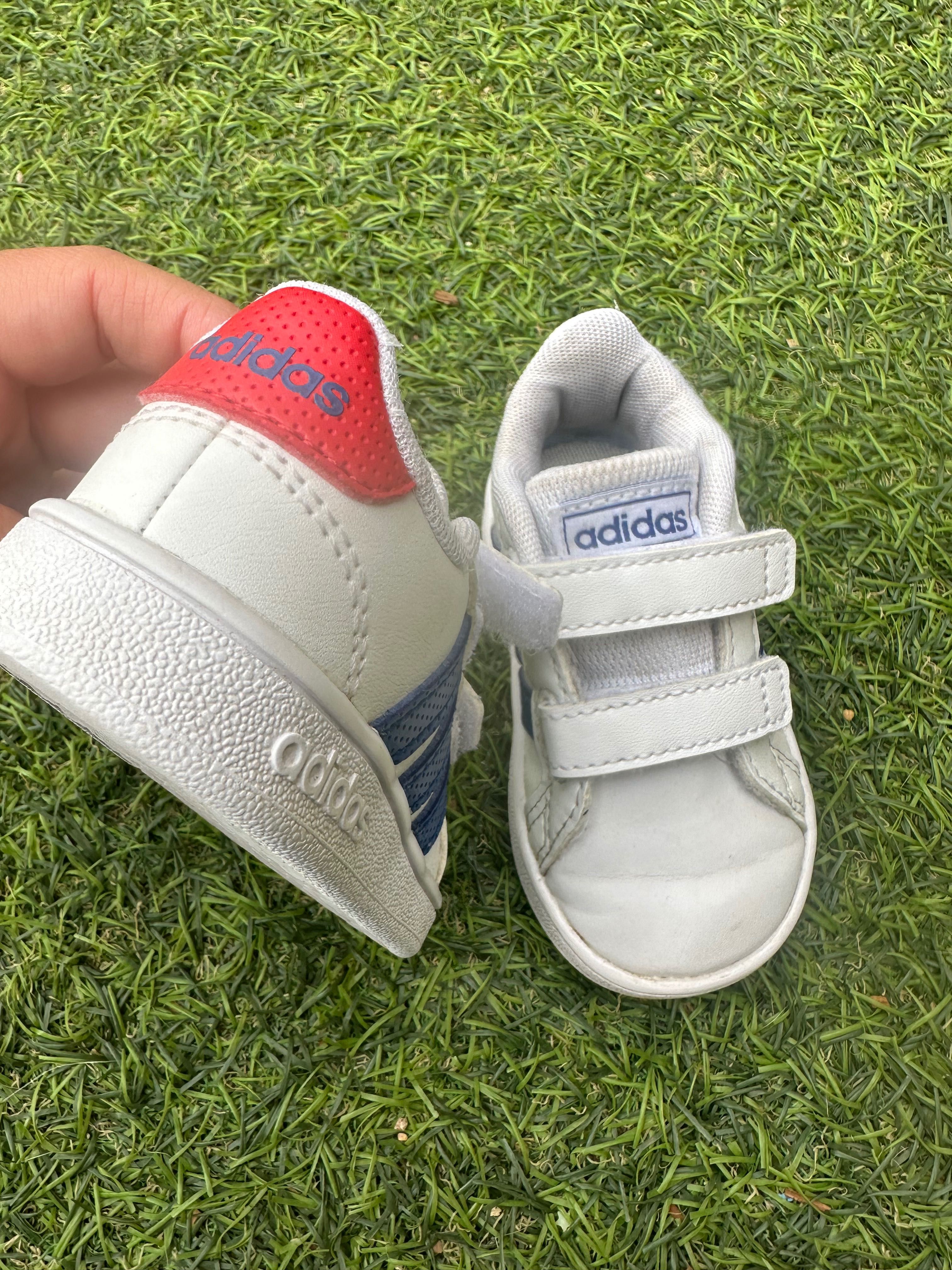 Sapatilhas Adidas - primeiros passos/ Unisexo