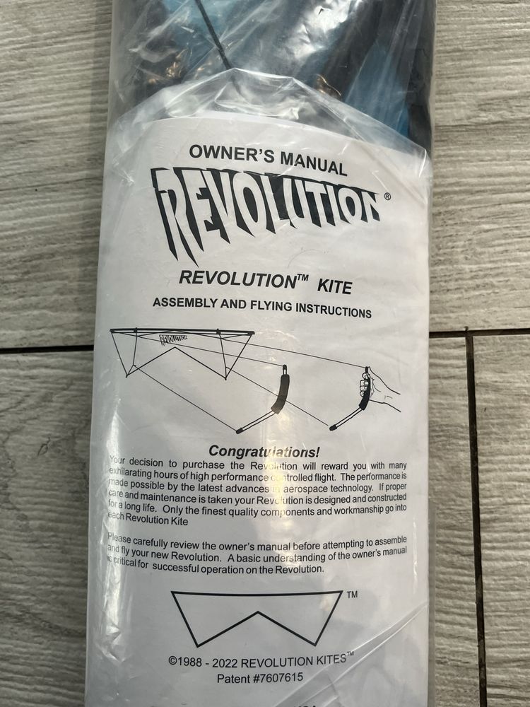 Latawiec revolution kites niebieski