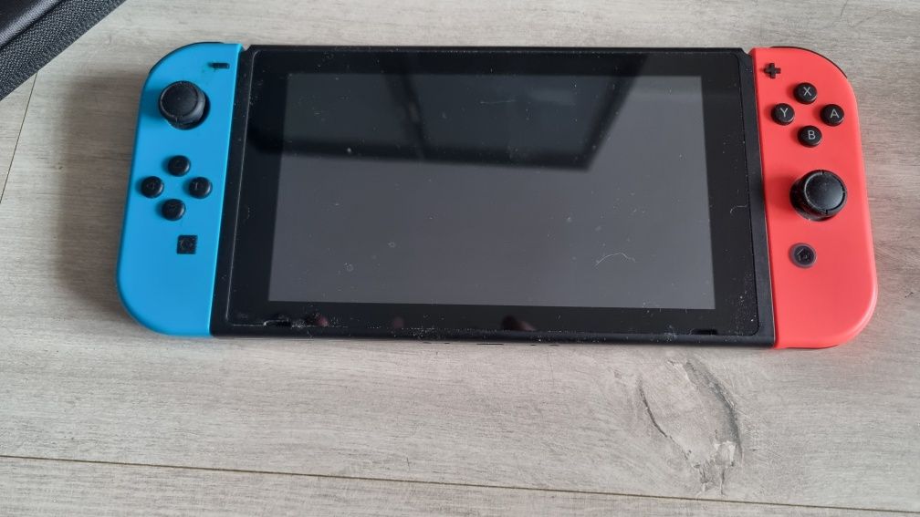 Nintendo Switch + pokrowiec + karta pamięci +dodatkowy joycon
