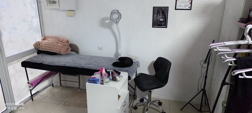 Оренда місць ,  пів місяця візажне дзеркало+кушетка центр