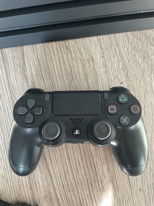 Konsola Ps4 Pro z padem | 1Tb