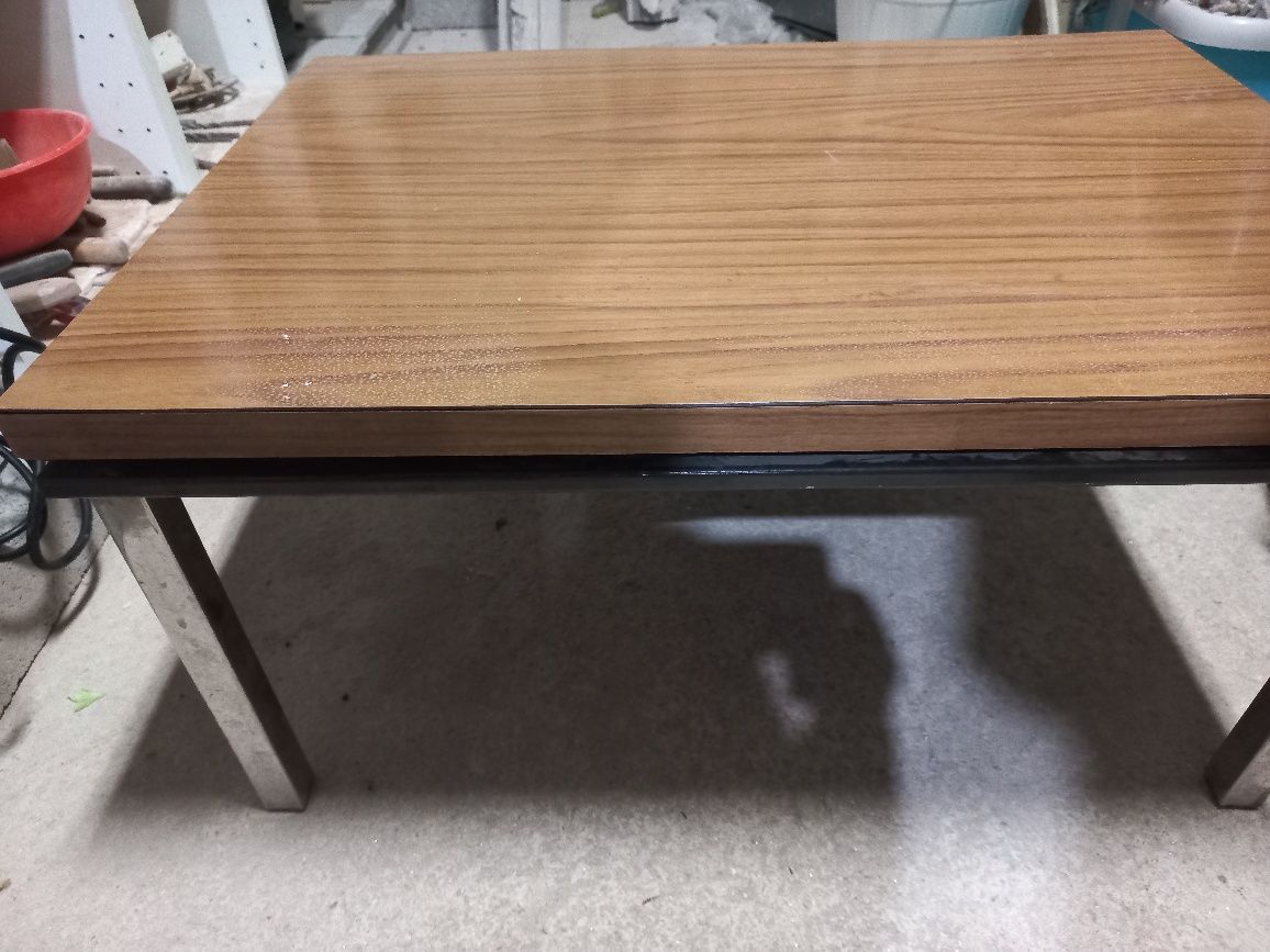 Mesa de apoio muito robusta
