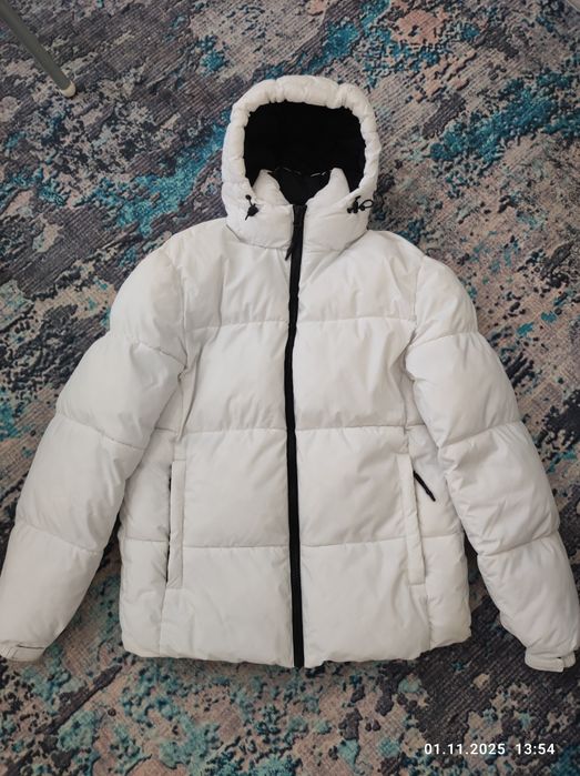 Продам білу зимову чоловічу куртку, розмір L