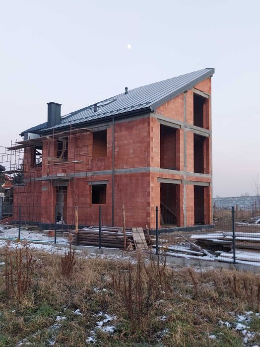 Przyjmę zlecenia na budowę domów, garaży, zmianę pokrycia i papowanie.