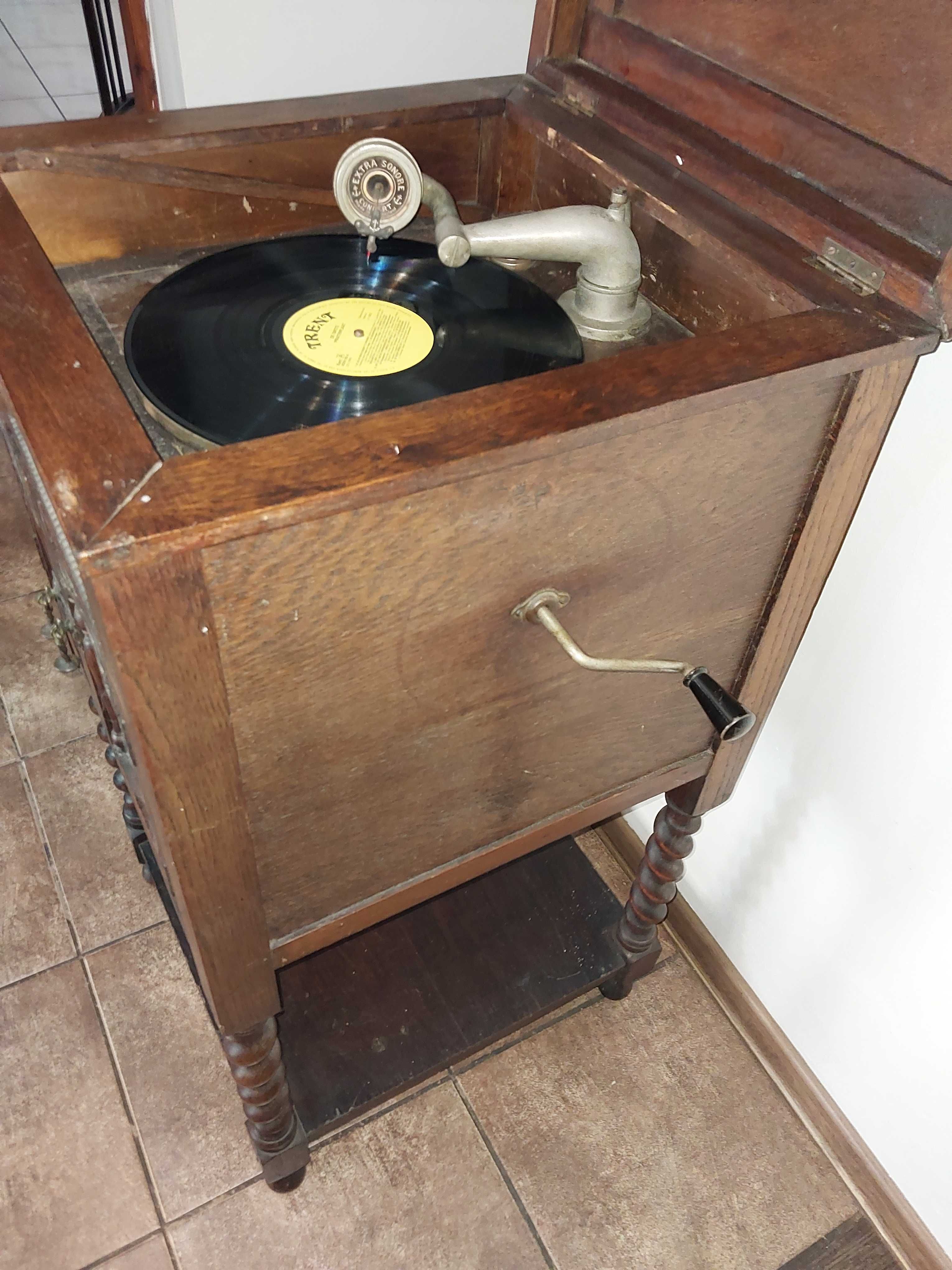 Stary gramofon na korbę
