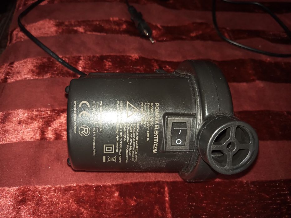 Pompka uniwersalna do materacy i innych+końcówki 220v