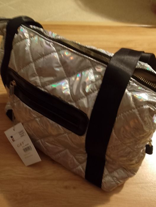 Nowa pikowana torebka srebrna holo na ramię z Fashion Bags