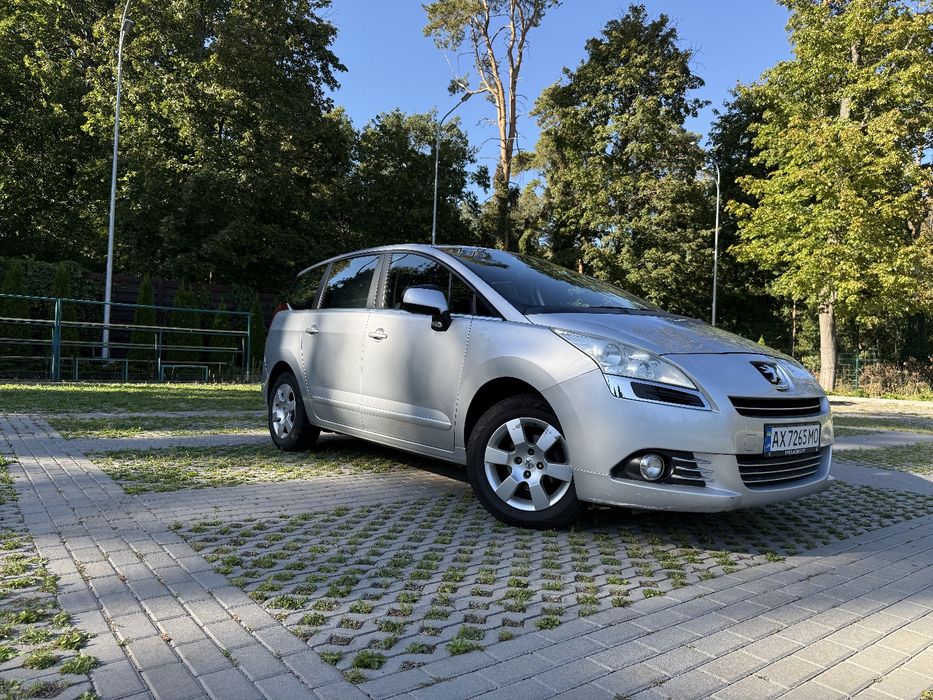 Продам Peugeot 5008 1.6 hdi 2010 дизель