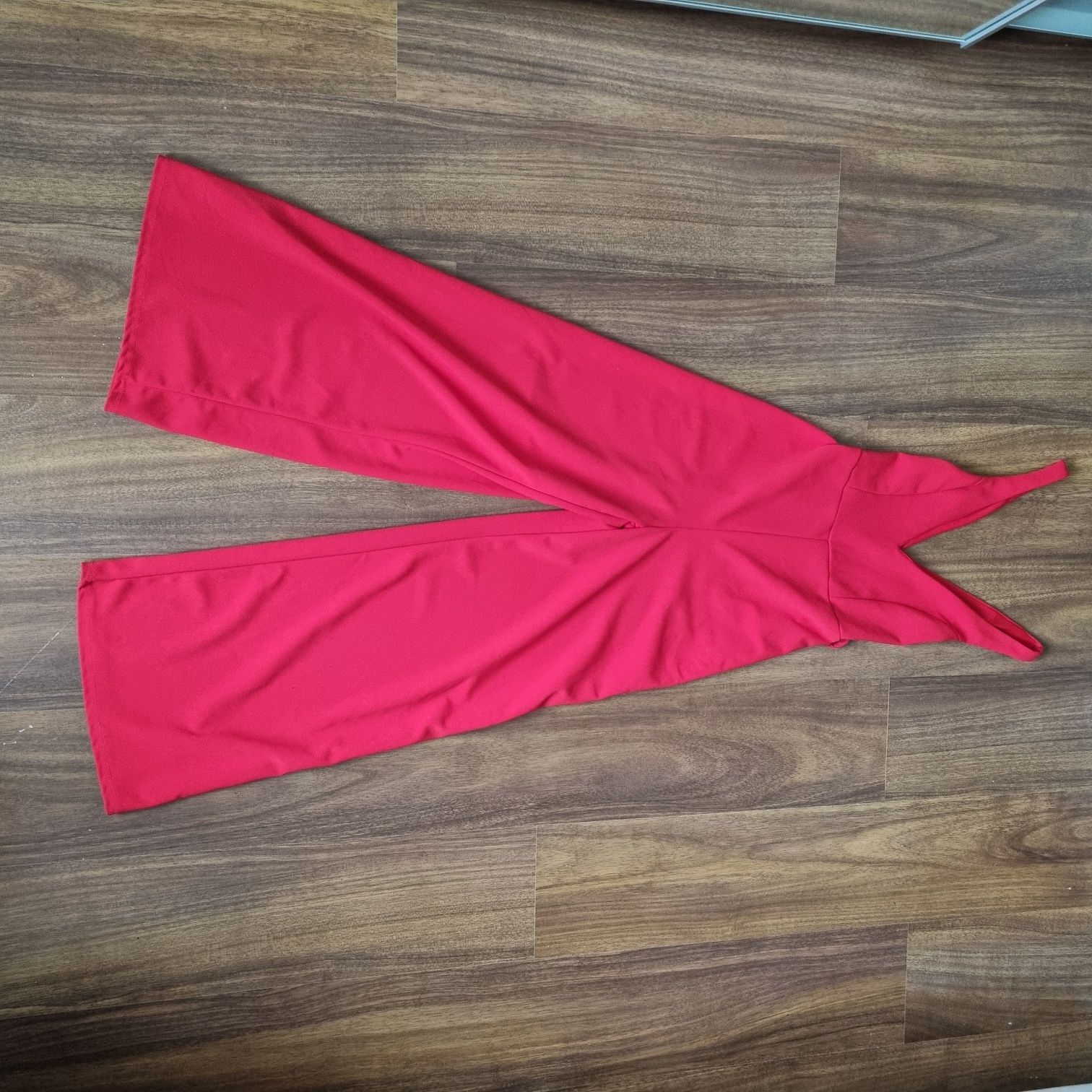 Kombinezon czerwony firmy New Look,rozmiar XS, szeroka nogawka
