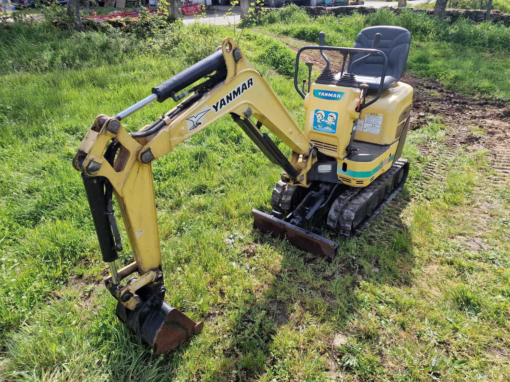 Giratória / Escavadora Yanmar SV-08 - 0.8 Toneladas